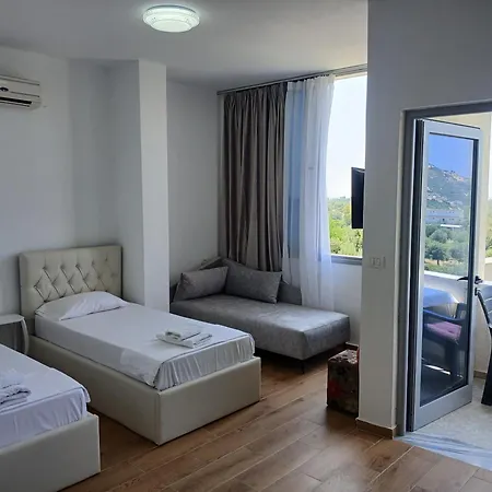 Amantius Himare Privat bolig *